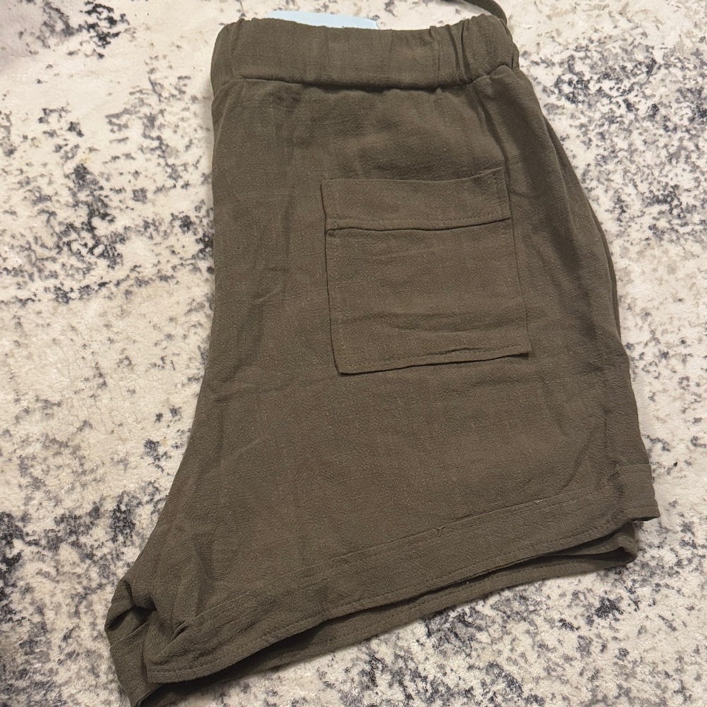 NWT Olive Green Women's Medium Shorts - Picture 3 of 3